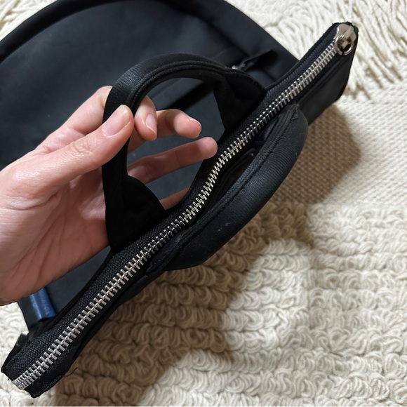YOSHIKI HISHINUMA vintage black neoprene scuba zippered handbag - Picture 10 of 15